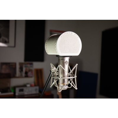 Alpaca Mic - Portable Microphone Isolation Booth