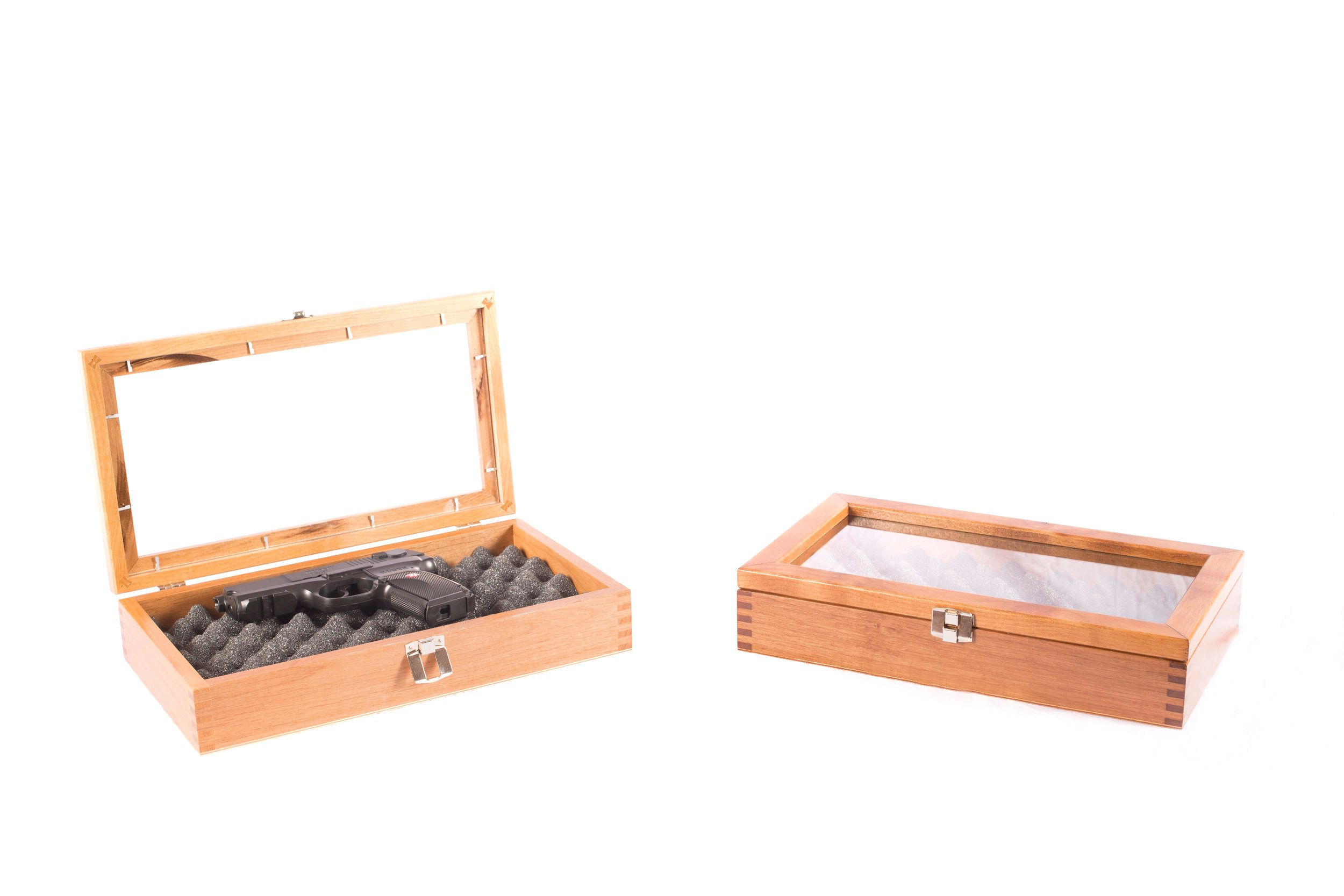 Two Pistol Display Gun Chest